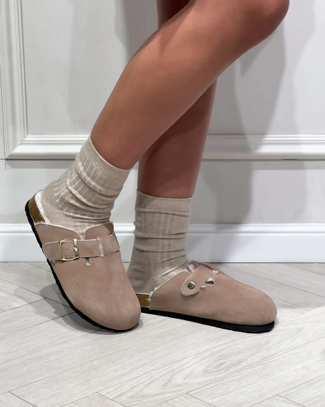 -MULES IN SUEDE CON FIBBIA – ORLANDA – OVYÉ