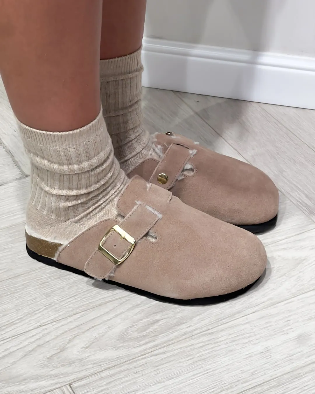 -MULES IN SUEDE CON FIBBIA – ORLANDA – OVYÉ