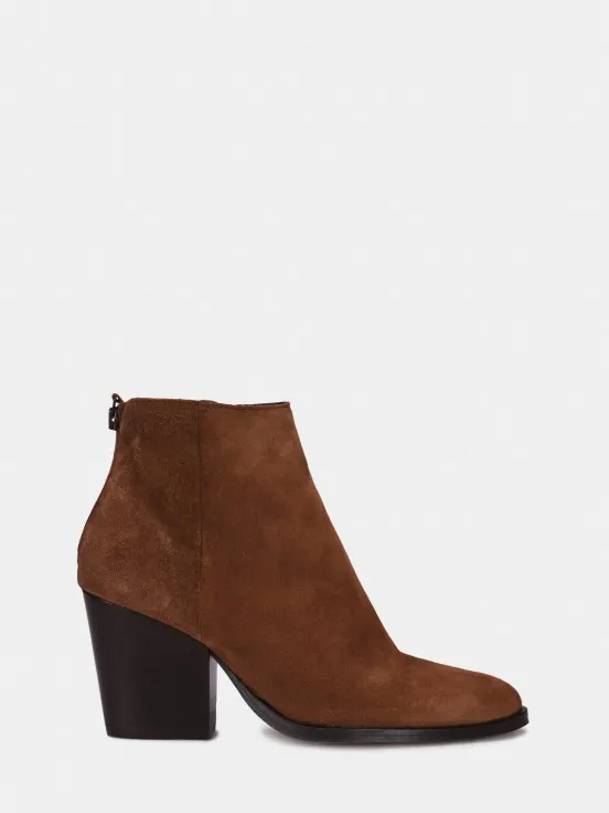 Heeled ankle boots with crust detail