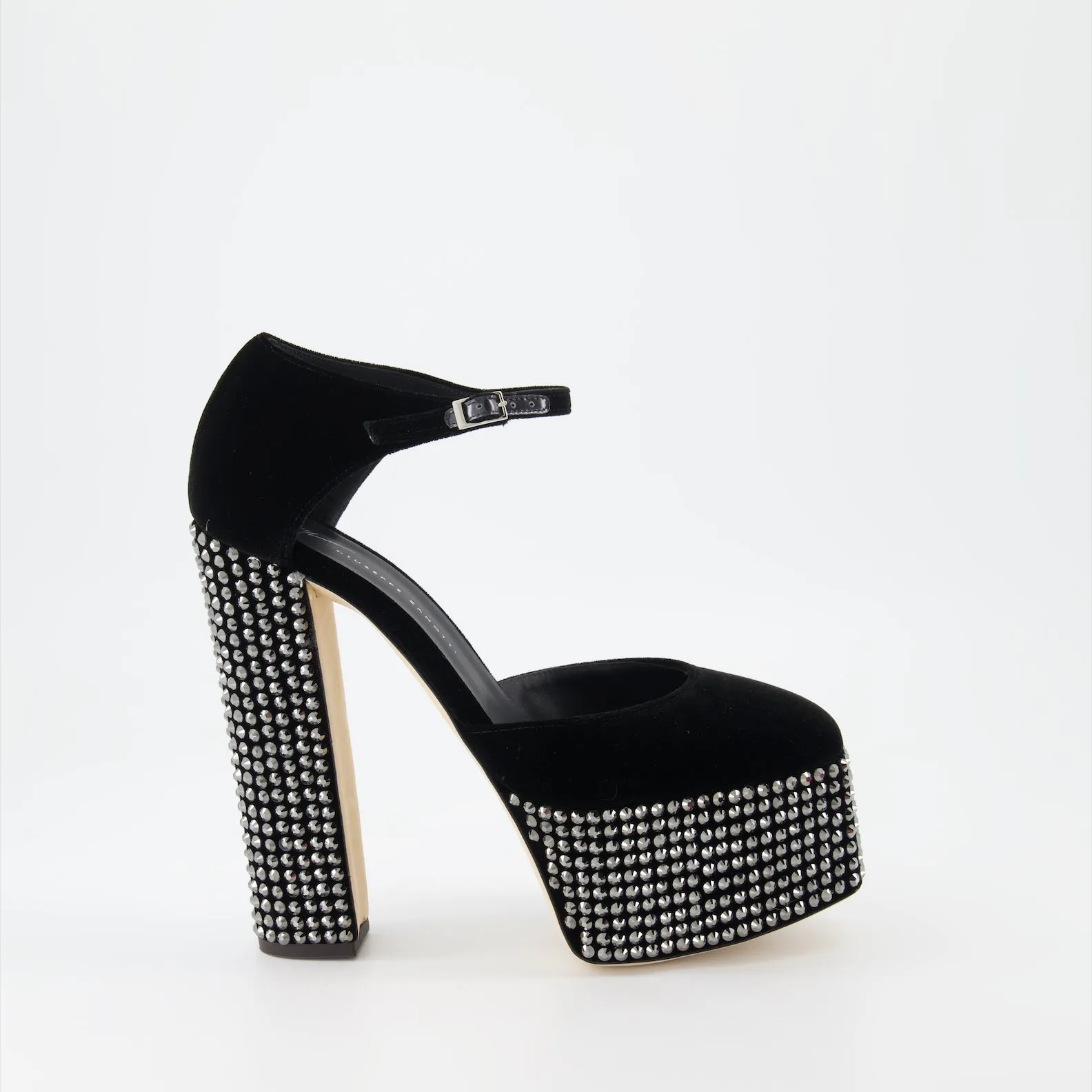 Black Strass Pumps