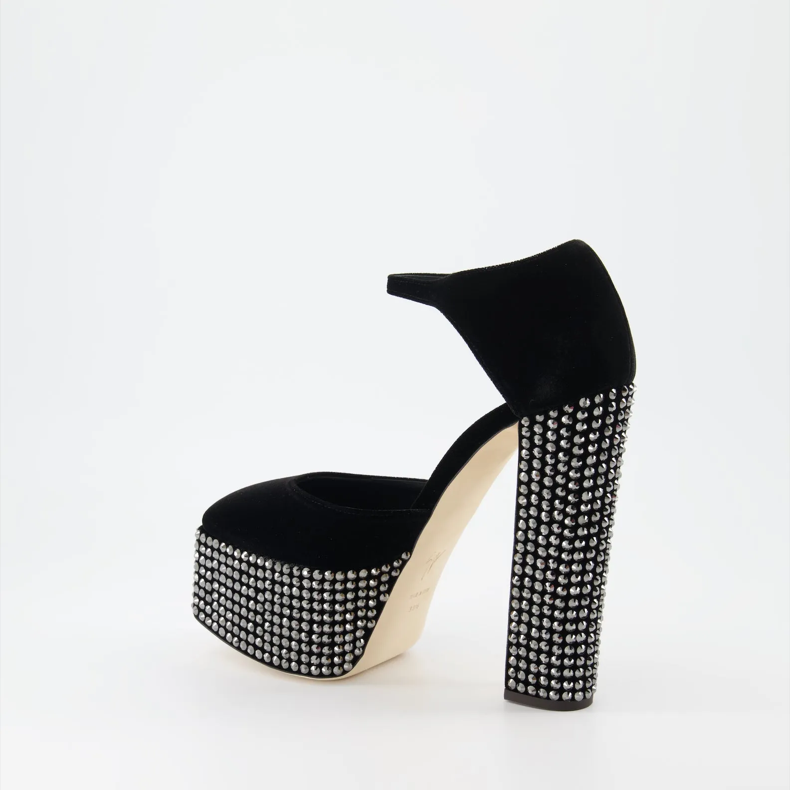 Black Strass Pumps