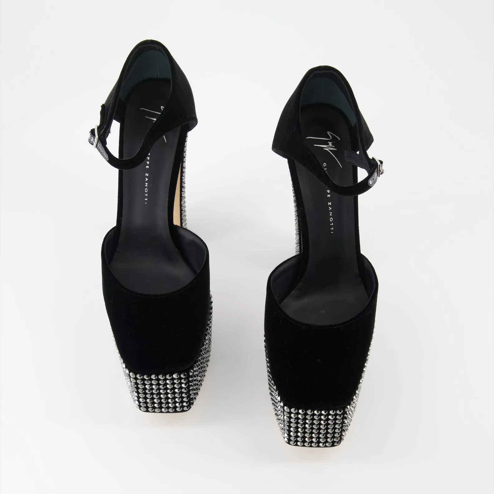 Black Strass Pumps