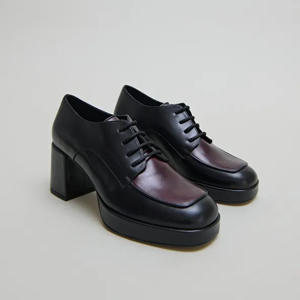 Derbies with heels in black and burgundy leather