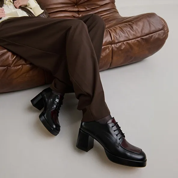 Derbies with heels in black and burgundy leather