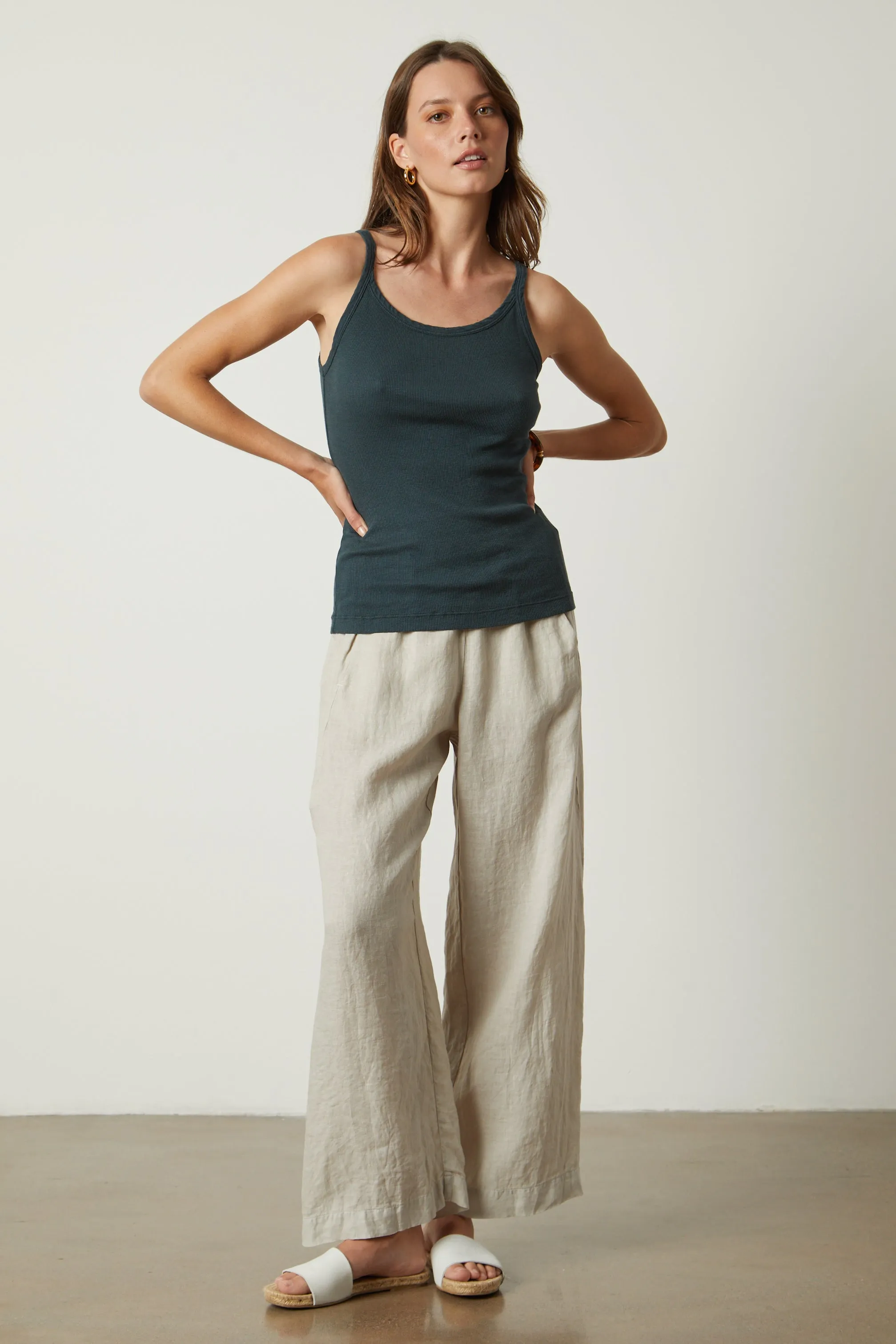 LOLA WOVEN LINEN TROUSERS IN COBBLE