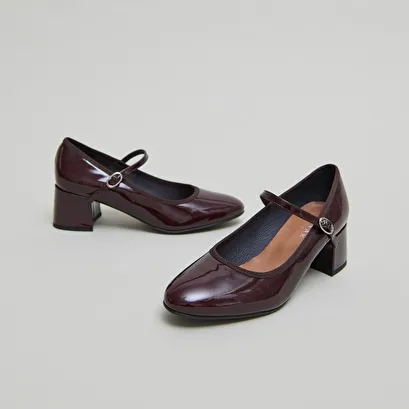 Mary Jane with heels in burgundy patent