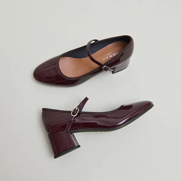 Mary Jane with heels in burgundy patent