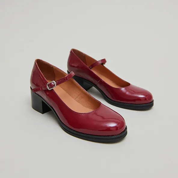 Mary Jane with heels in carmine red pleated patent