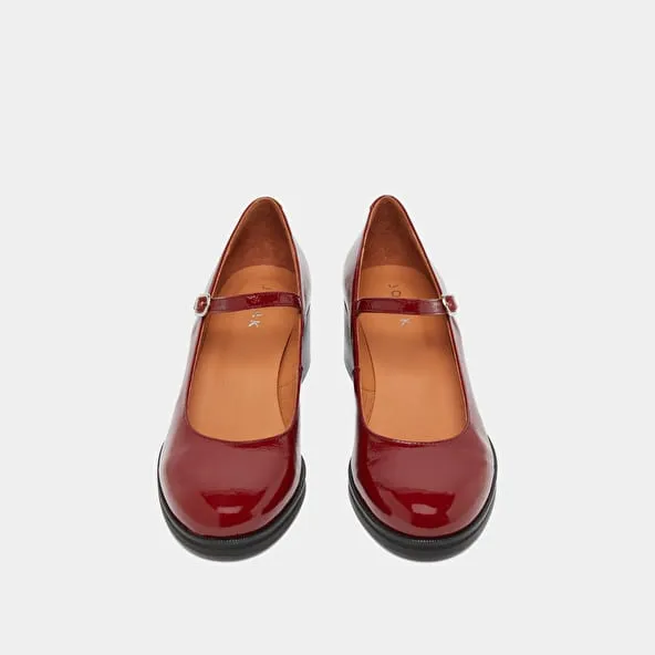 Mary Jane with heels in carmine red pleated patent