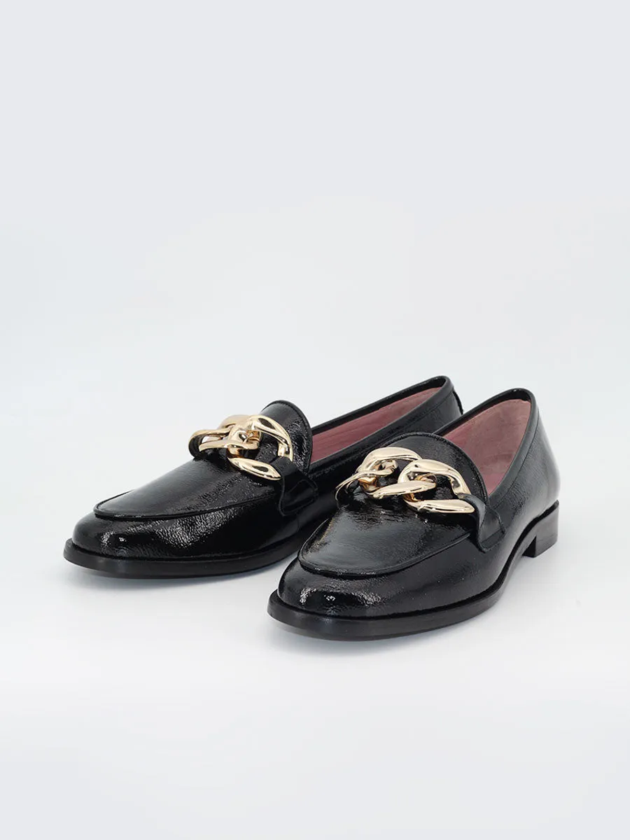 Mocasines Venus cadena charol color negro