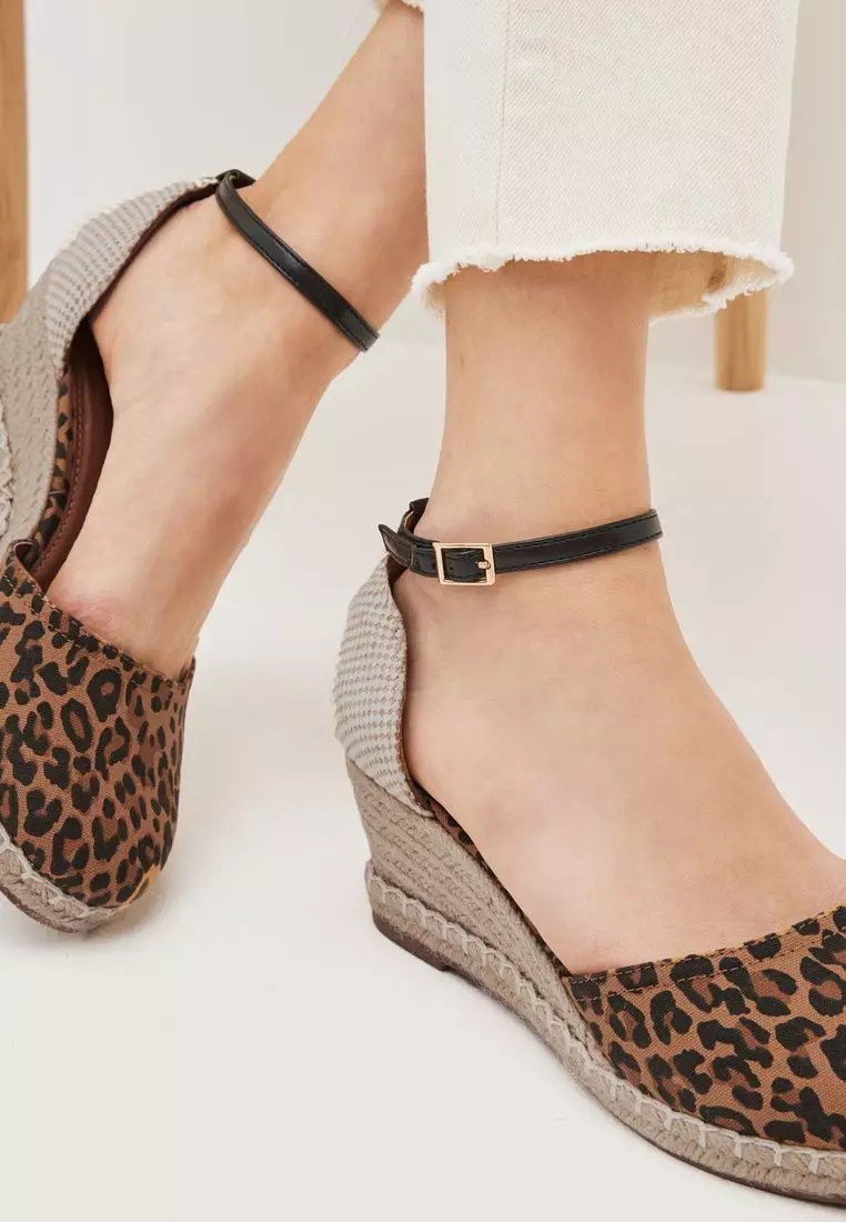 Closed Toe Wedges