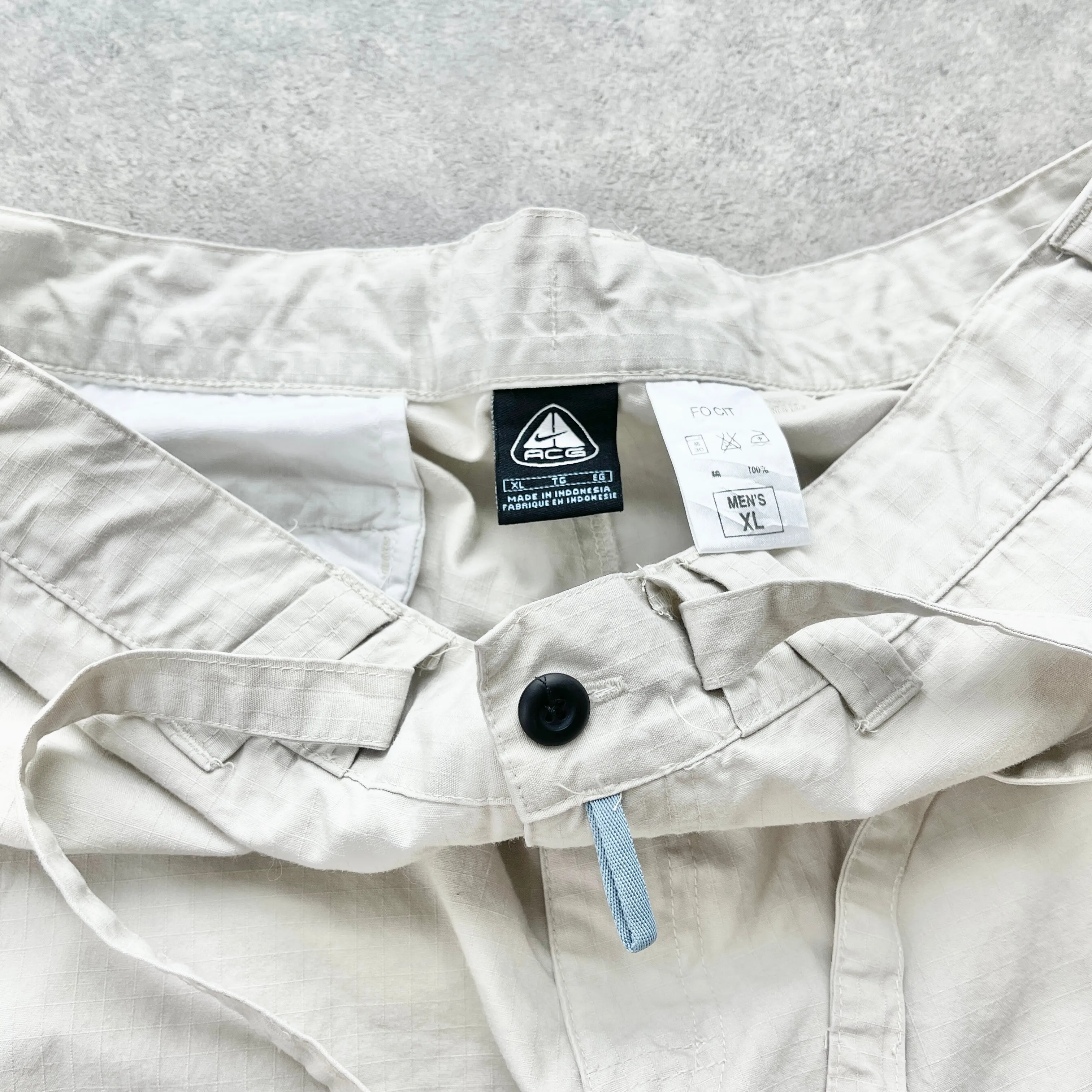 Nike ACG 2000s technical cargo trousers (XL)