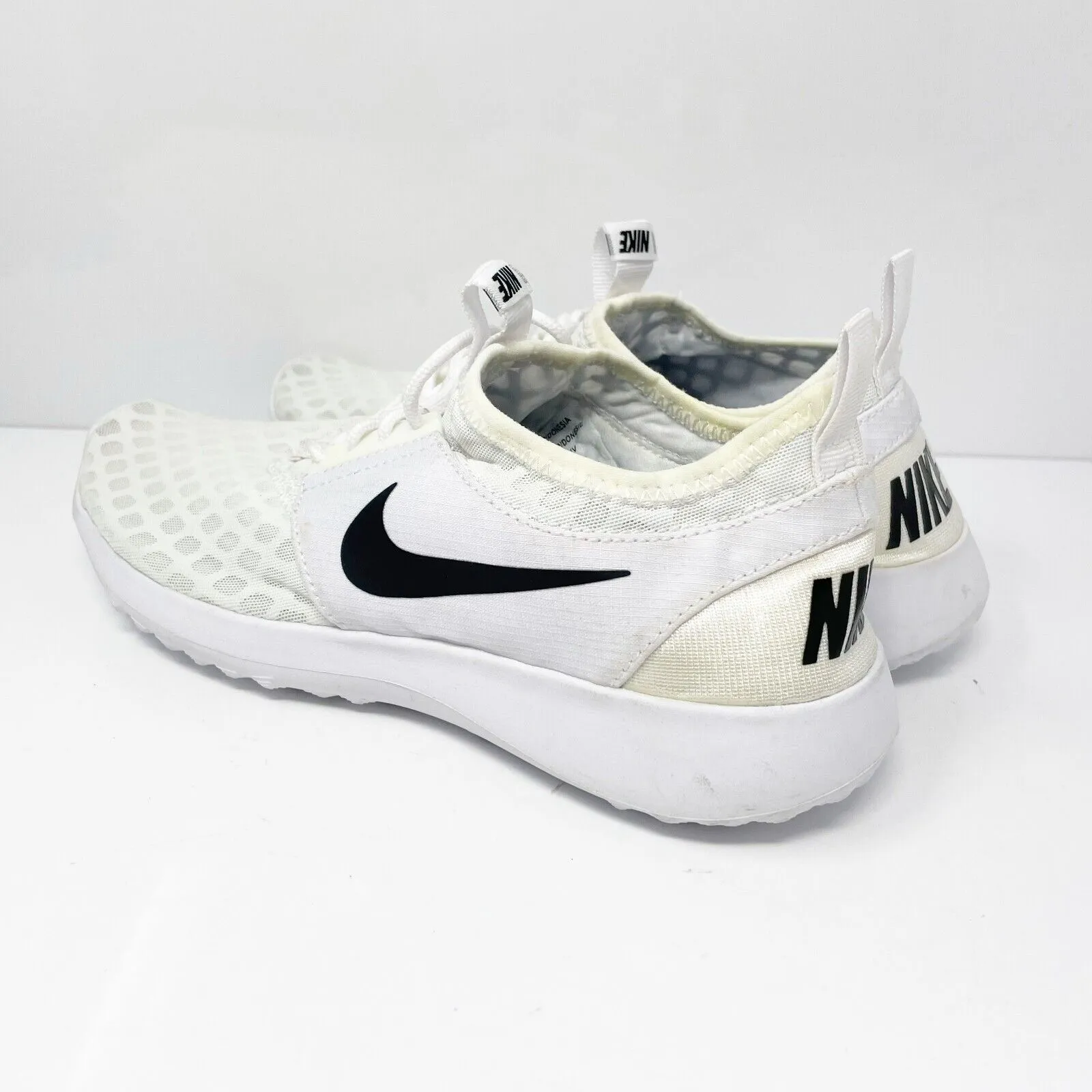 Nike Womens Juvenate 724979-101 White Running Shoes Sneakers Size 8.5