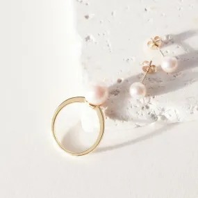 The Minimalist Pearl set in Yellow Gold