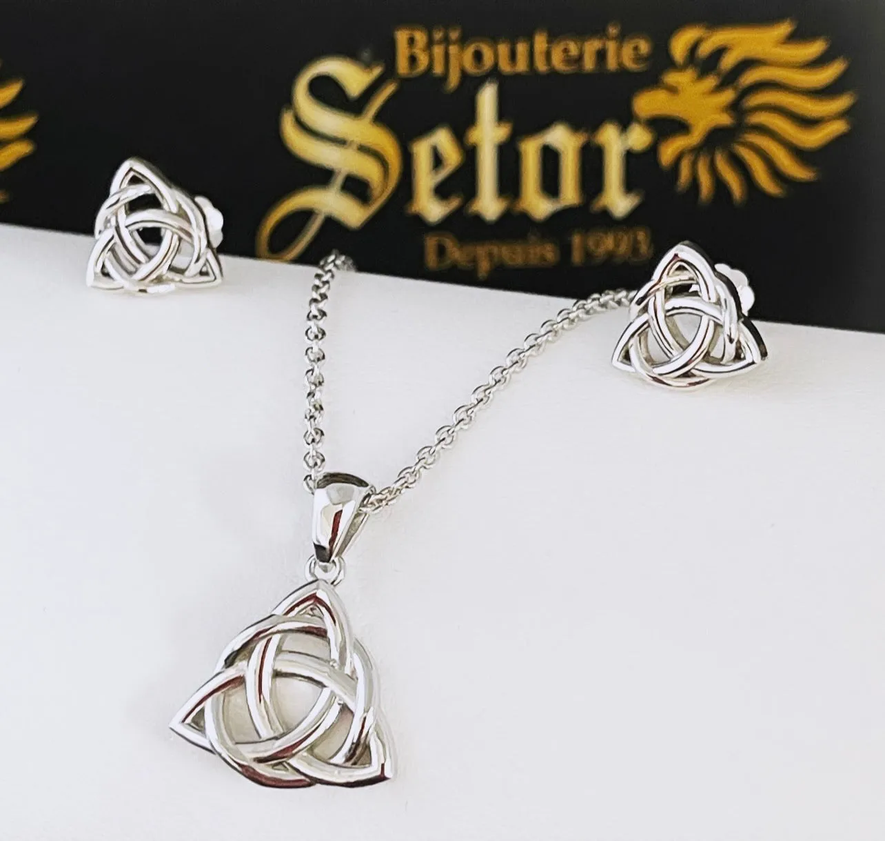 Triquetra Set S043