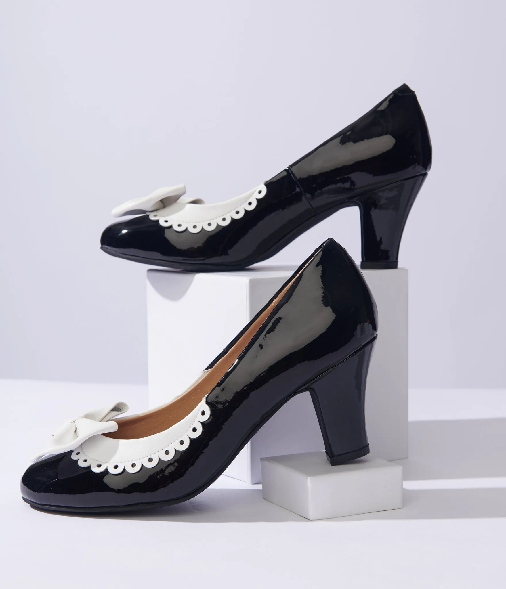 Vintage Black & White Patent Bow Pumps