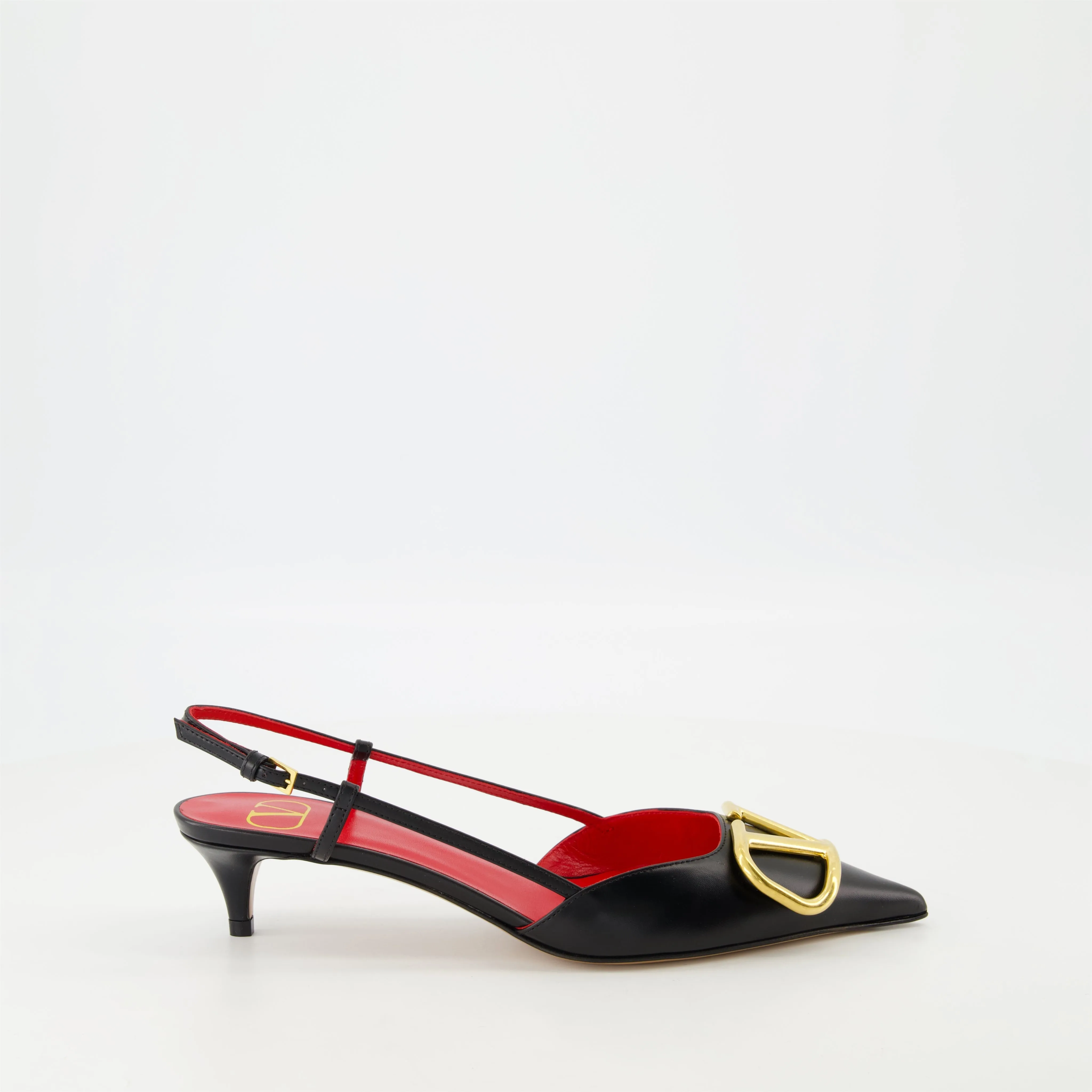 VLogo Signature Pumps in Black Leather